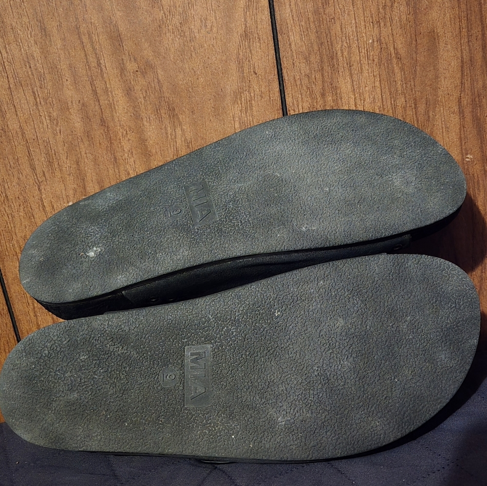MIA Brooklyn Sandals - Picture 3 of 3